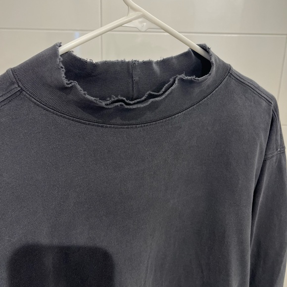 Distressed Carhartt Turtleneck XL - Picture 3 of 7